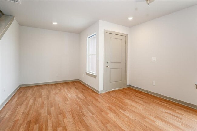 Building Photo - 3412 SW Vel Mews
