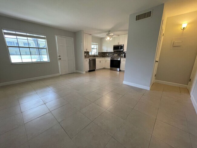 Building Photo - ANNUAL RENTAL - 1 Bed / 1 BATH AT POINCIAN...