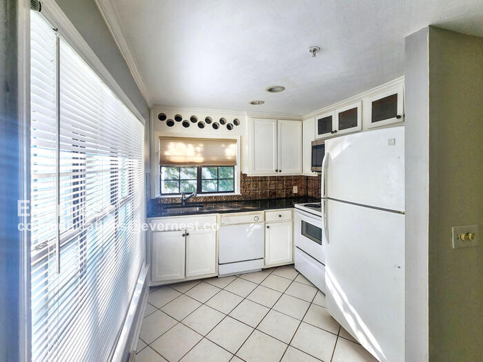 Foto principal - 1050 Piedmont Ave NE