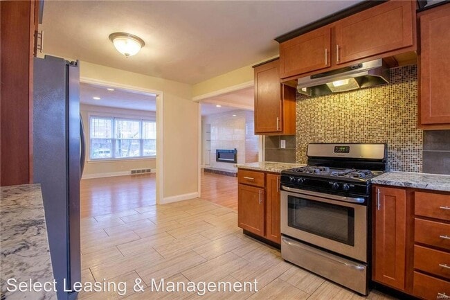 Building Photo - 7548 Wellington Way