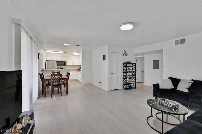 Foto del edificio - 5493 Indian River Dr