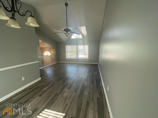 Building Photo - 6097 Raintree Bend