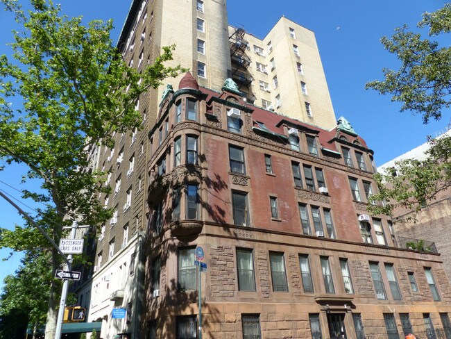 Foto del edificio - Super Sunny 1 BD, Panoramic Windows, Gut R...