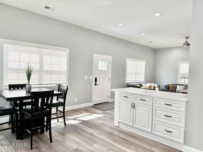 Foto del edificio - 1409 E 6th Ct