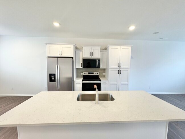 Foto del edificio - NEW CONSTRUCTION 3 br 2.5 ba home in China Grove