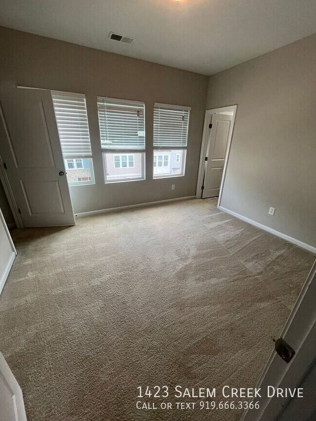 Foto del edificio - 1423 Salem Creek Dr
