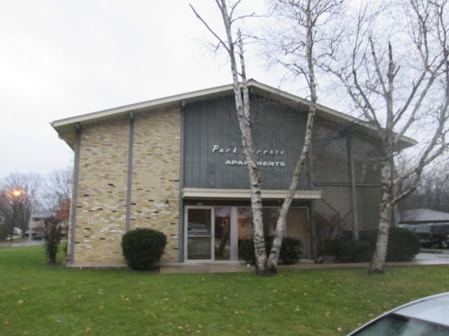 Foto principal - 6272 N. 101st St. Apt. 206- 2 Bedroom Upper
