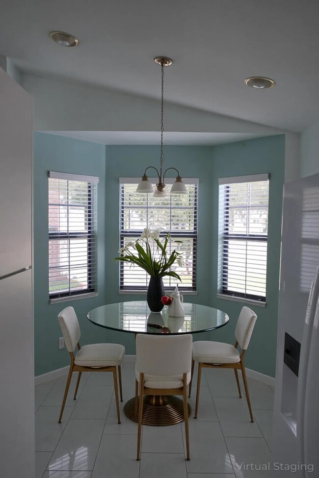 Kitchen Nook - 3924 NE 22nd St