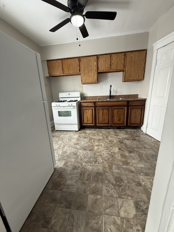 Foto del edificio - 12519 Forest Ave