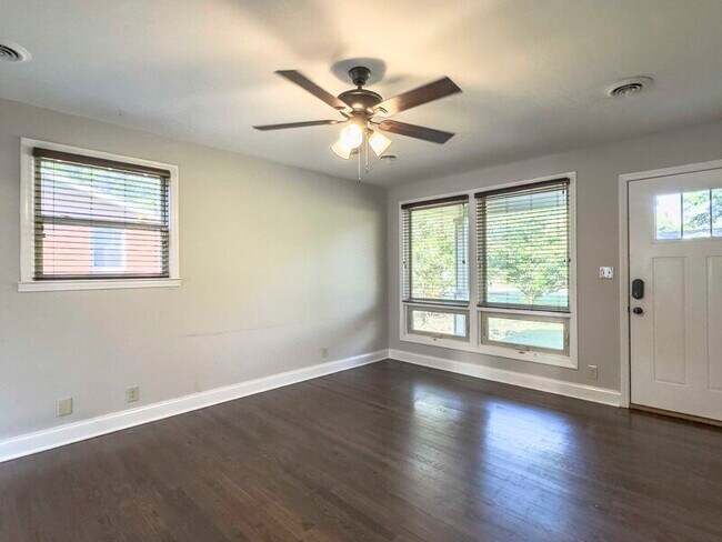 Foto del edificio - 1884 Pardue Dr