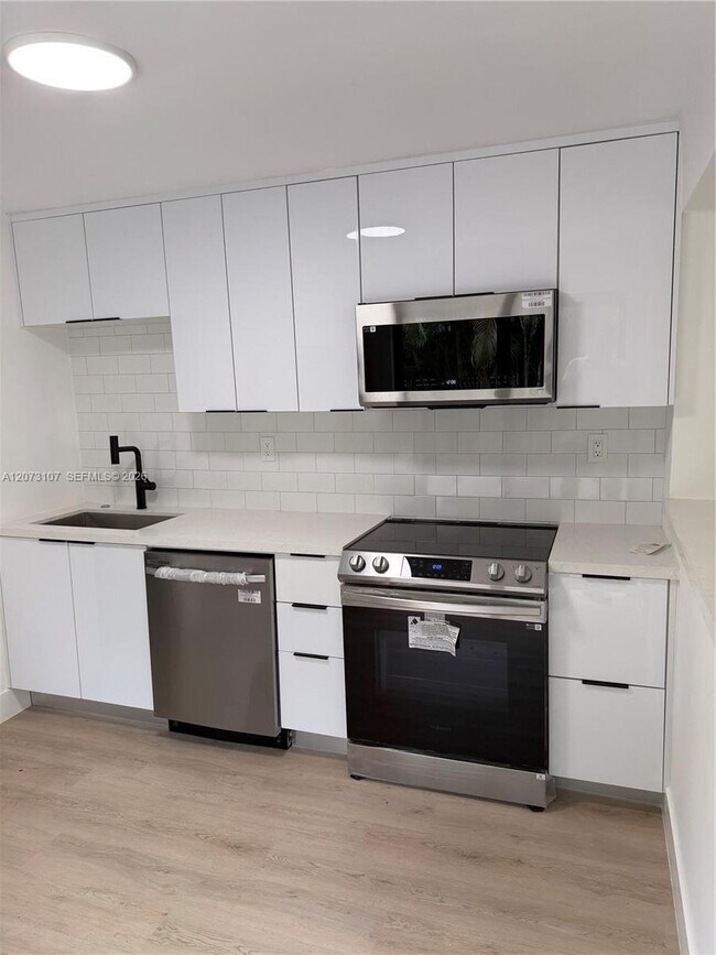 Building Photo - 1621 SW 11th Ct