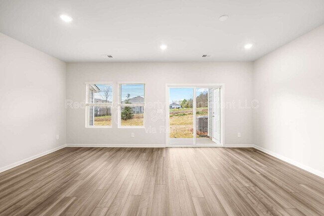 Foto del edificio - 5253 Brailey Cir
