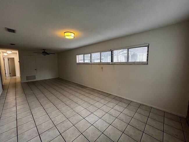 Foto del edificio - 3005 E Jefferson St