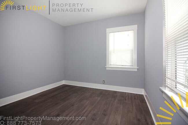 Building Photo - 440 Cerritos Ave