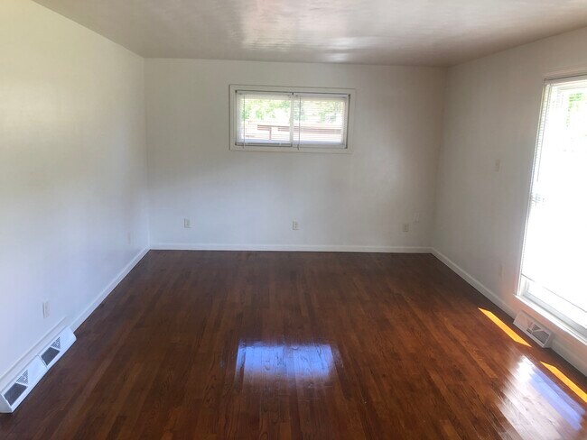 Living room - 48394 Bell School Rd