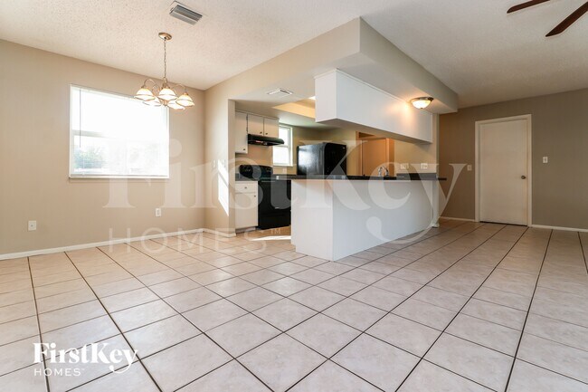 Foto del edificio - 7704 Riverdale Dr