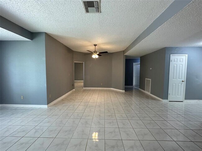 Foto del edificio - 3319 Green Fields Dr