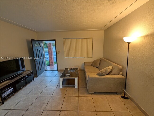 Foto del edificio - 1037 SW 76th Ave