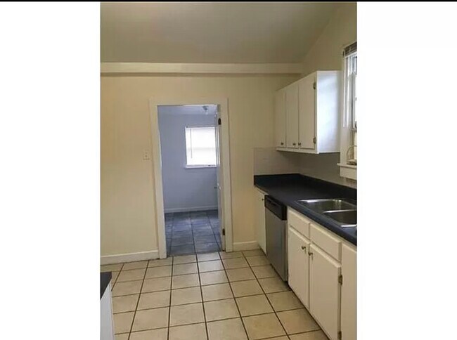 Foto del edificio - 743 Toledano St