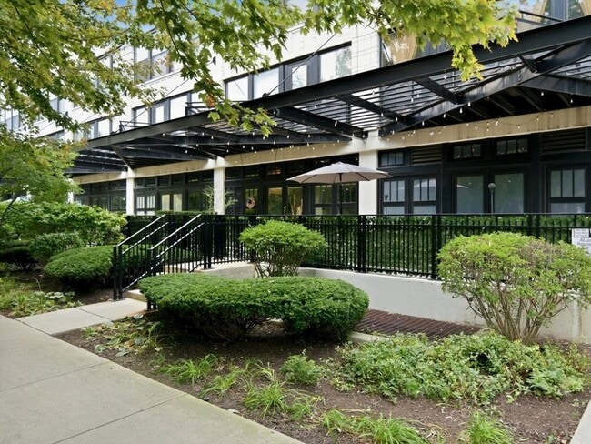 Foto del edificio - 1000 W 15th St