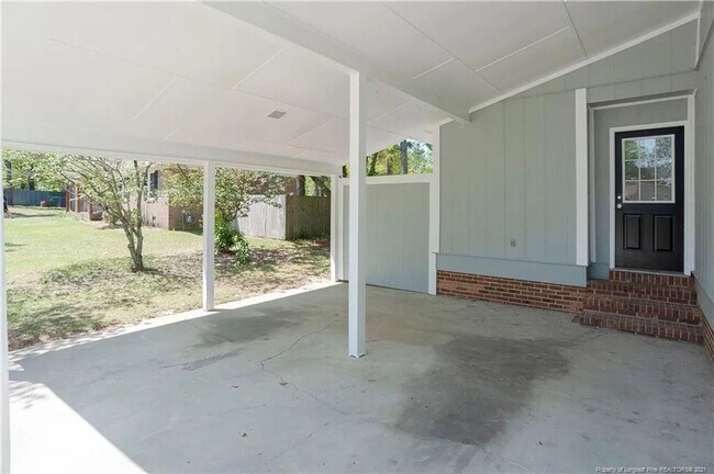 Building Photo - 2012 Lakemeadow Dr