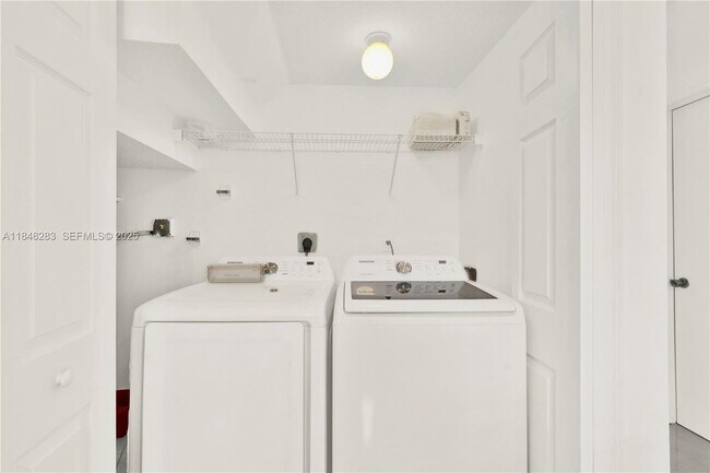 Foto del edificio - 1637 SE 30th St