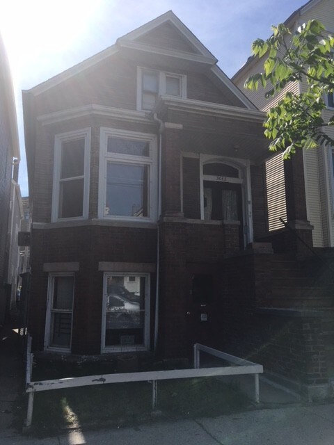 Building Photo - 3042 N Southport Ave