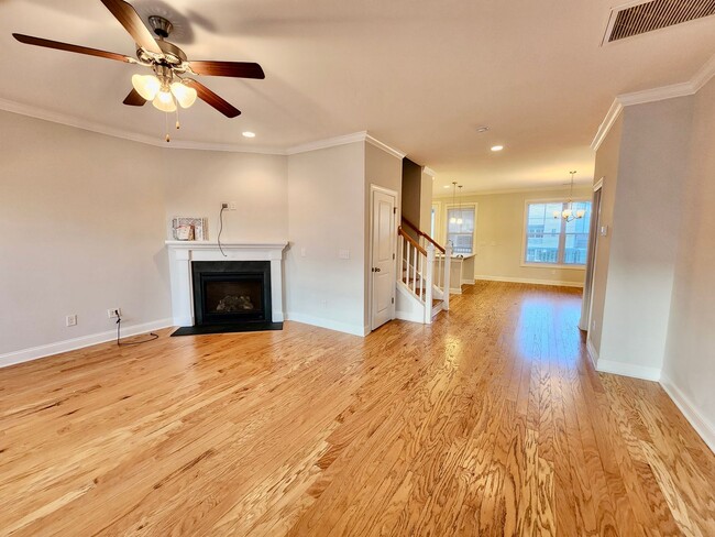 Building Photo - Gorgeous Oyster Point Townhome With Pond V...