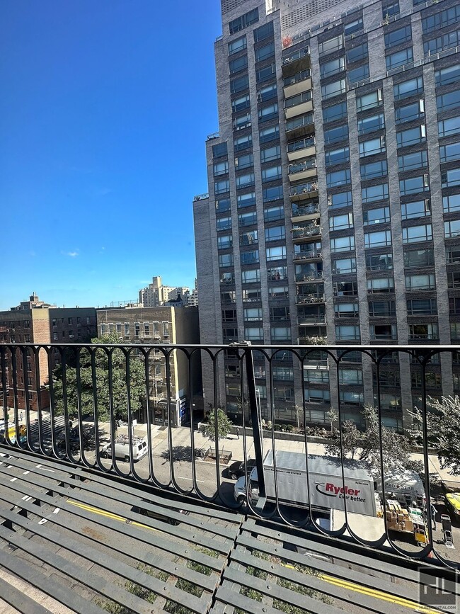 Building Photo - YORK AVENUE