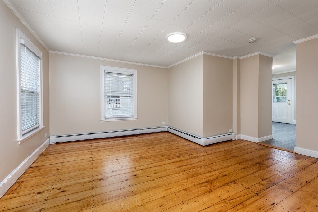 Primary Photo - 31 Cabot St