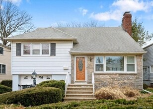 Building Photo - 73 Ewart St