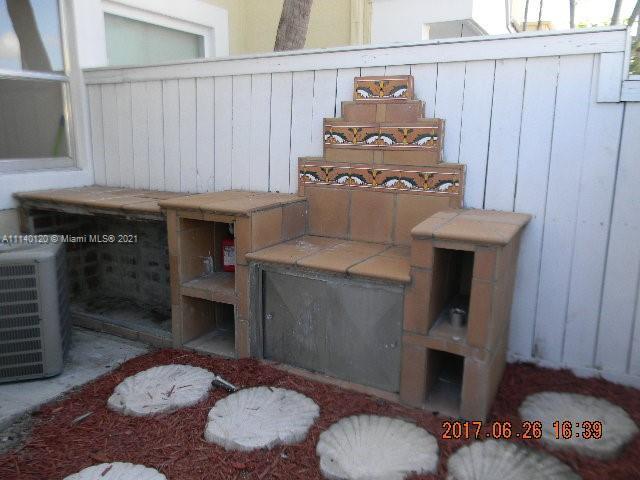 Foto del edificio - 4570 SW 68th Court Cir  7510 Miami Fl 33155