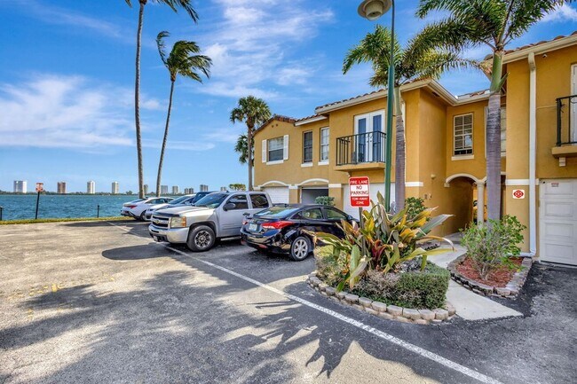 Foto del edificio - 1060 Lake Shore Dr