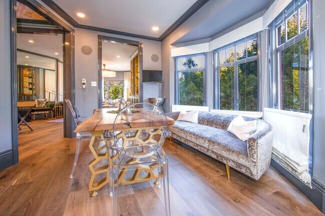 Foto del edificio - Marina Classic: Furnished 2 Bed/2 Bath.