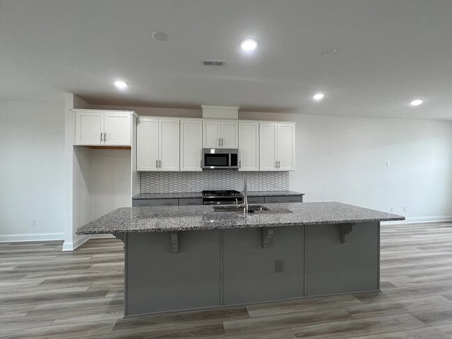 Foto del edificio - Room in Townhome on Walnut Hl Rd NW