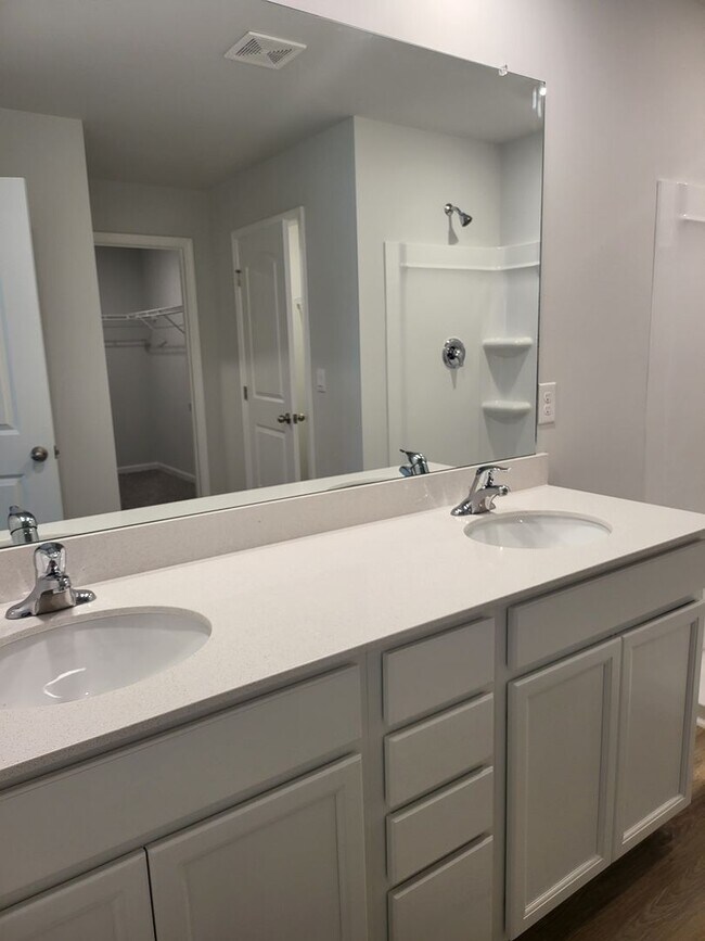 Building Photo - ATHENS - NEW BUILD - MOVE IN READY