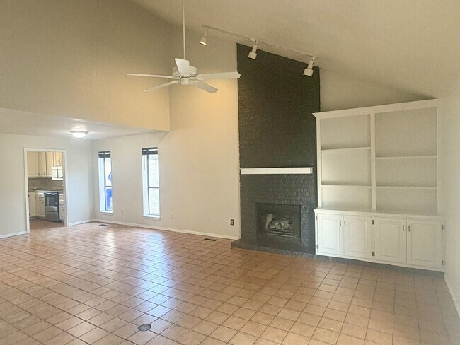 Foto del edificio - Three bedroom West Norman