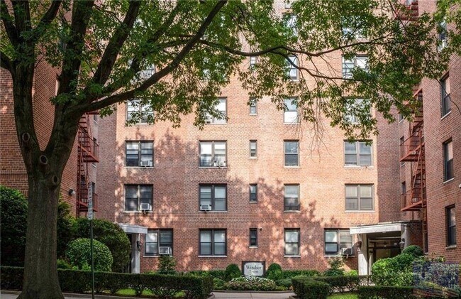 Building Photo - 2 Windsor Terrace