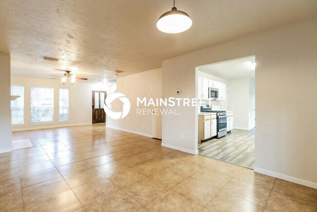 Foto del edificio - 4 Bedroom Pet-Friendly Home in PORTER, TX with Main Street Renewal
