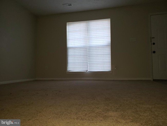 Building Photo - 2422 E Rosecroft Village Cir