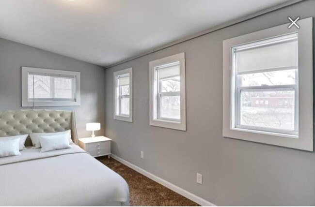 Foto del edificio - 220 E Tompkins St