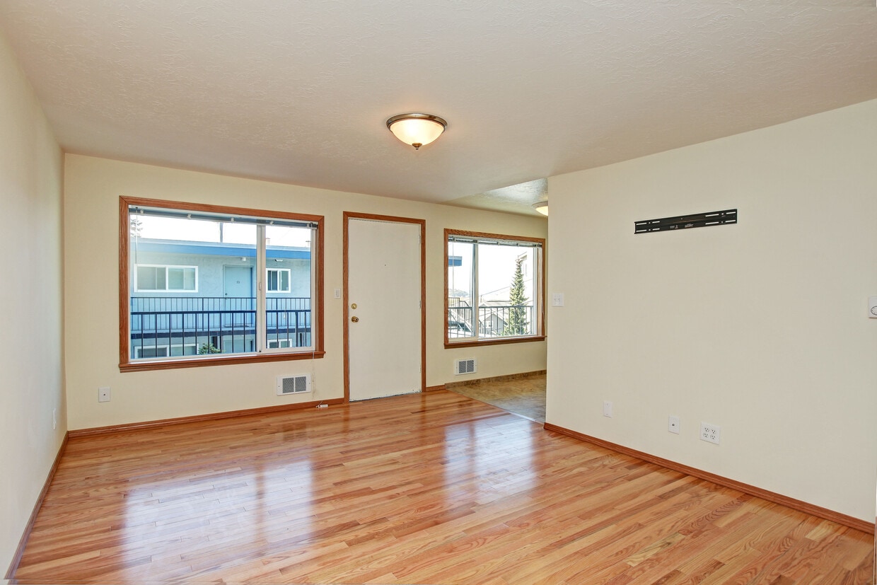 Primary Photo - 1020 5th Ave N