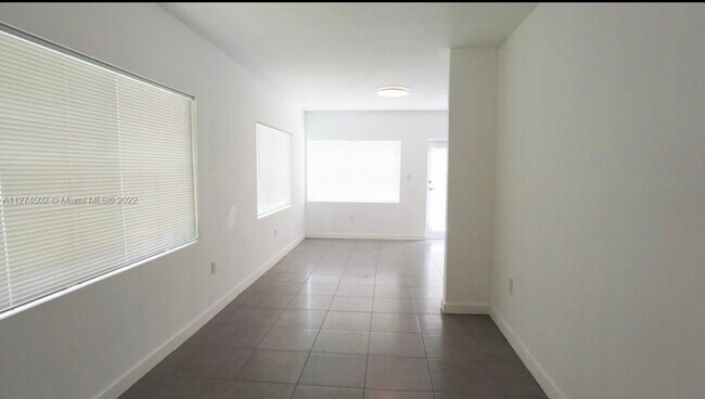 Foto del edificio - 2206 Simms St
