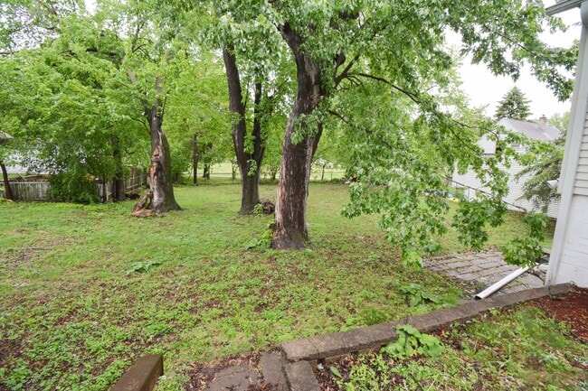 Building Photo - Tucked away, conveniently located, home fo...
