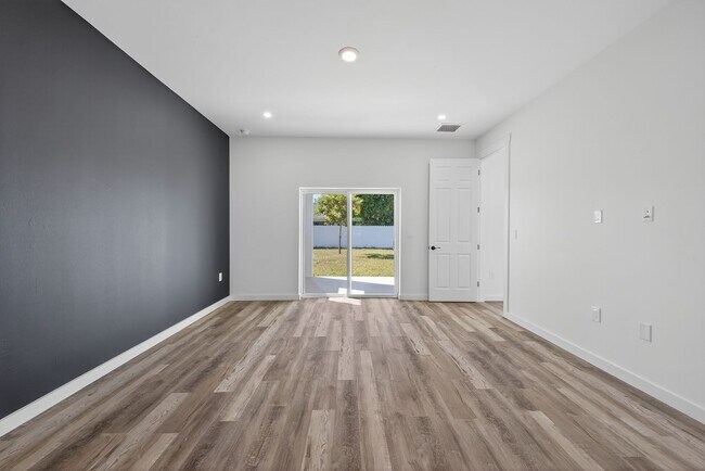 Foto del edificio - 182 NW 6th Ave