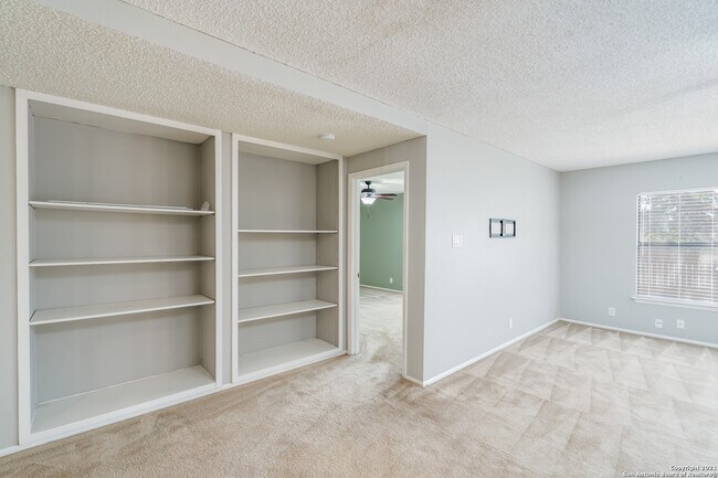 Foto del edificio - 9614 Fern Crest