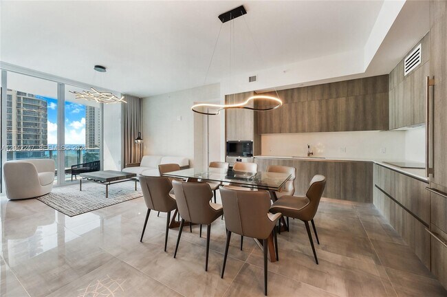 Foto del edificio - 17550 Collins Ave