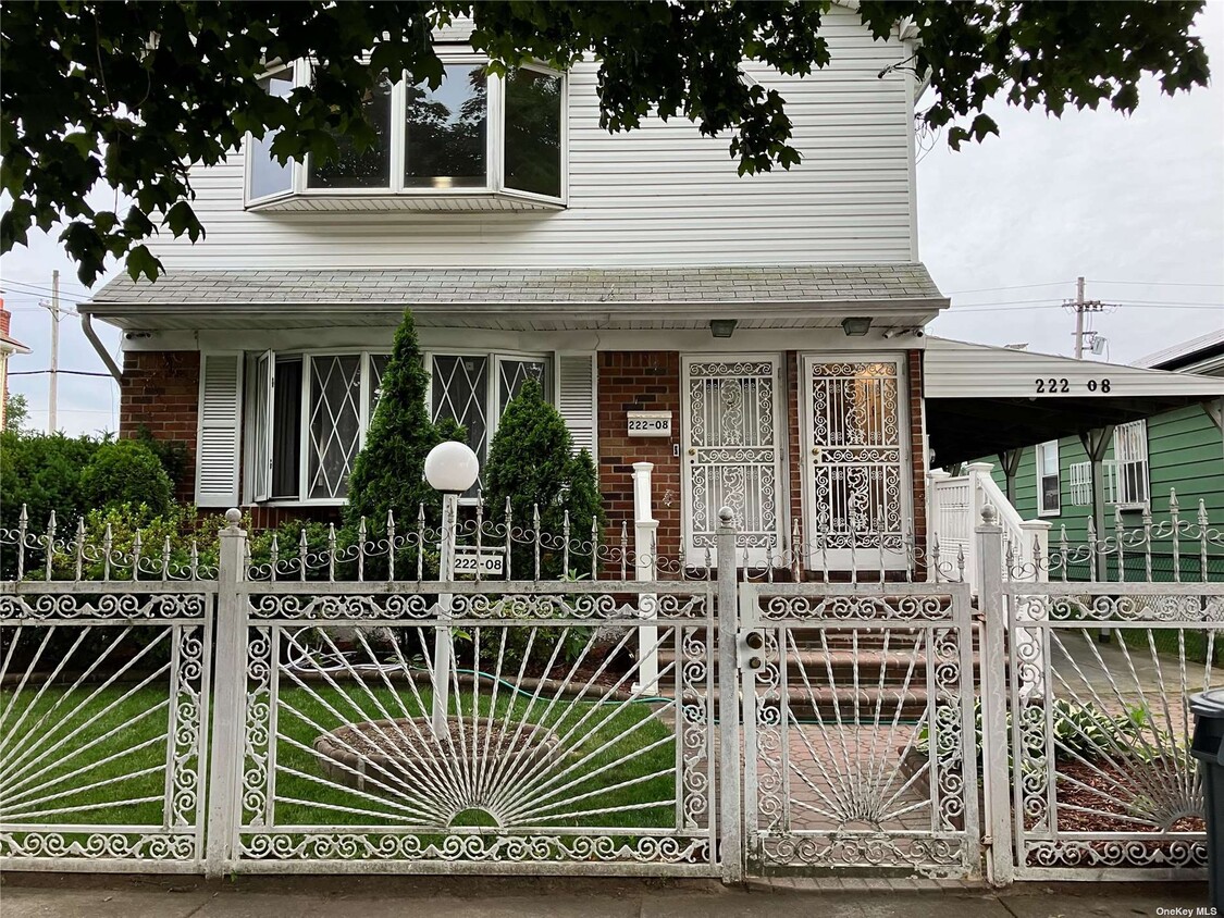 22208 141st Rd Unit 2nd Fl, Springfield Gardens, NY 11413 Room for