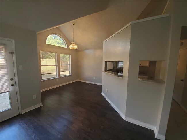 Building Photo - 8405 Auburn Dr