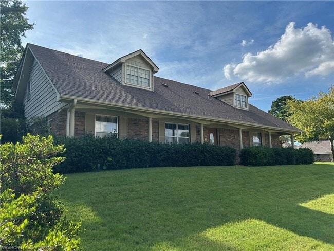 Building Photo - 2100 S 70th St